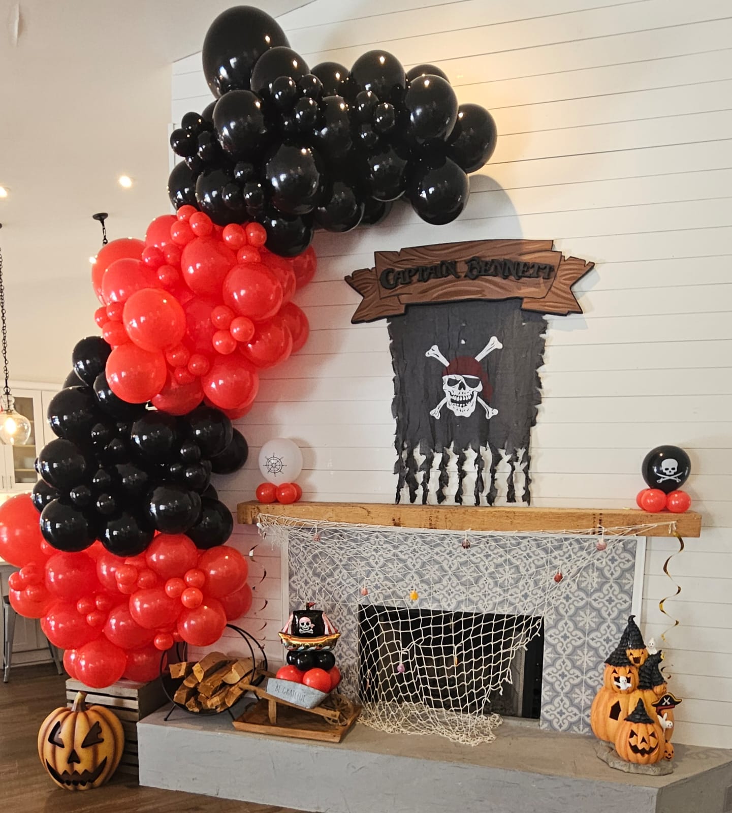 Pirate theme balloon decoration Orlando